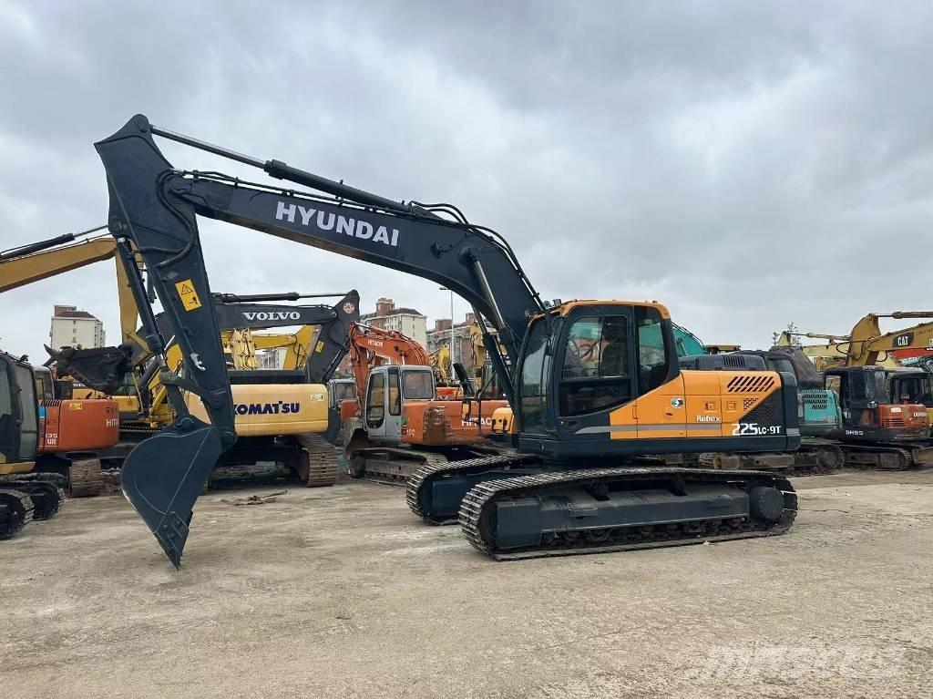 Hyundai 225  LC-9T Pelle sur chenilles