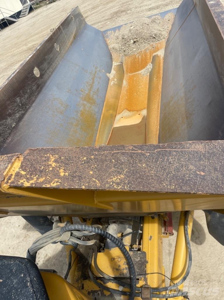 CAT 725 Tombereau articulé