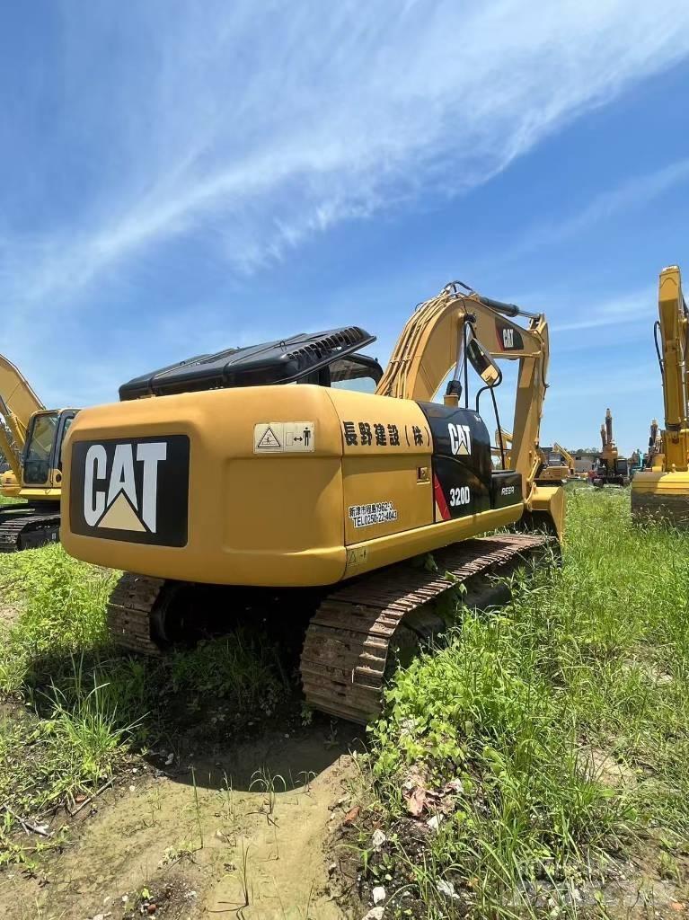CAT 320d Pelle sur chenilles