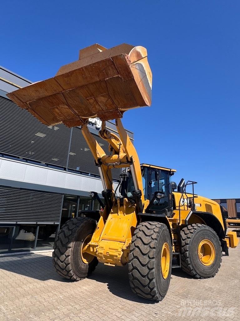 CAT 966 Chargeuse sur pneus