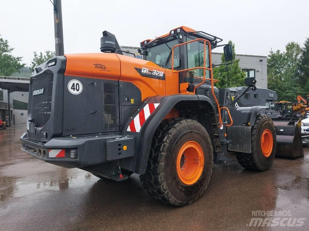 Develon DL 320-7 Chargeuse sur pneus