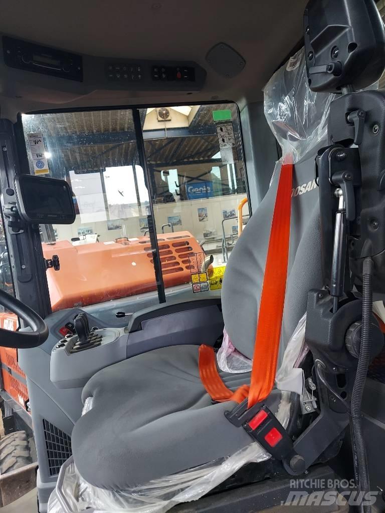 Develon DL 320-7 Chargeuse sur pneus