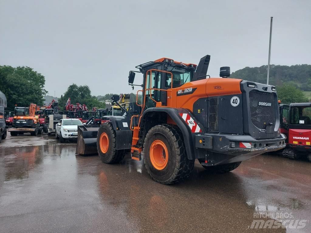 Develon DL 320-7 Chargeuse sur pneus