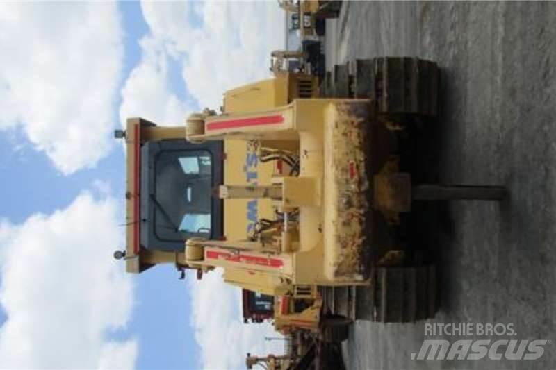Komatsu D275A-5 Bouteurs sur chenilles