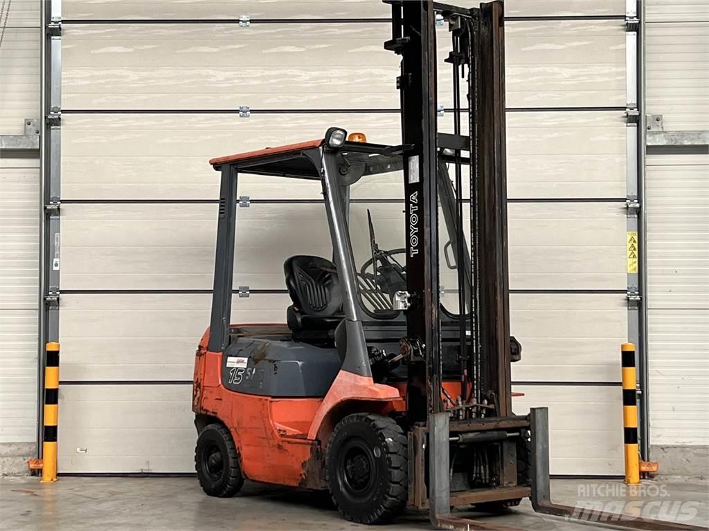 Toyota 02-7FDF15 Chariots diesel
