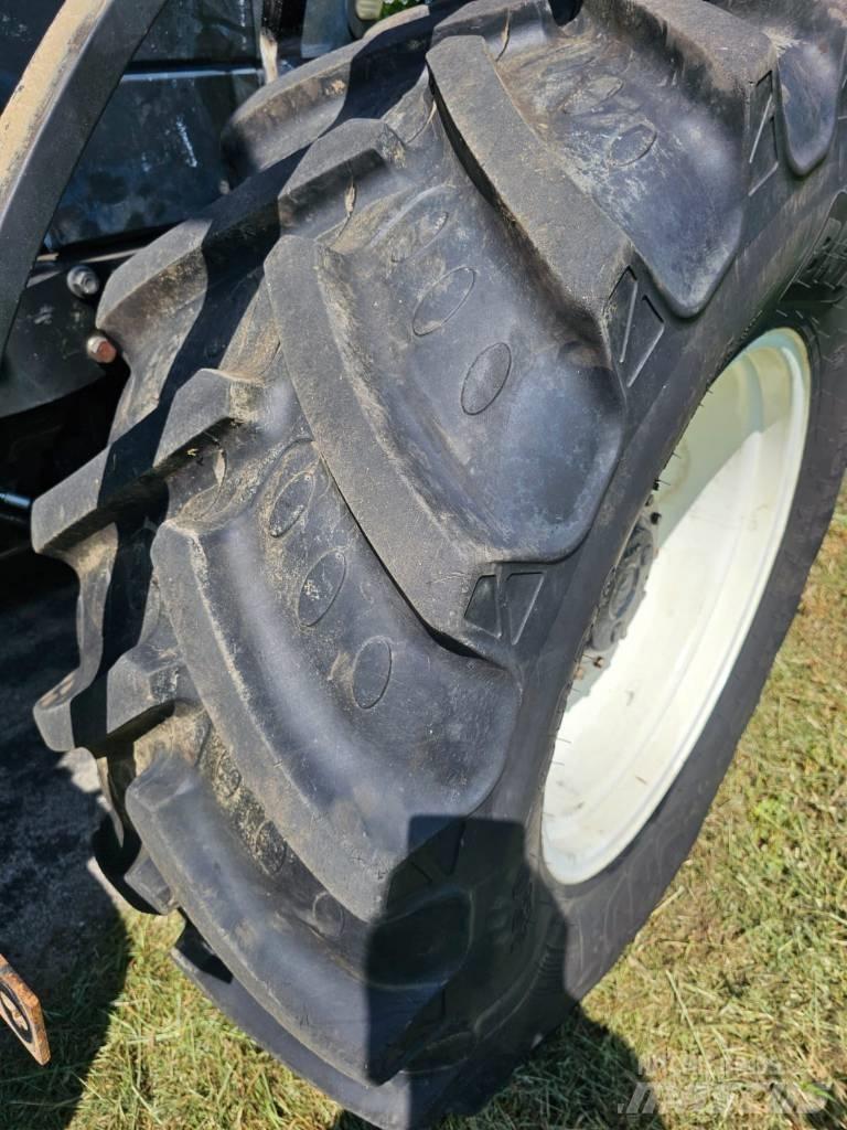 New Holland TM 140 Tracteur