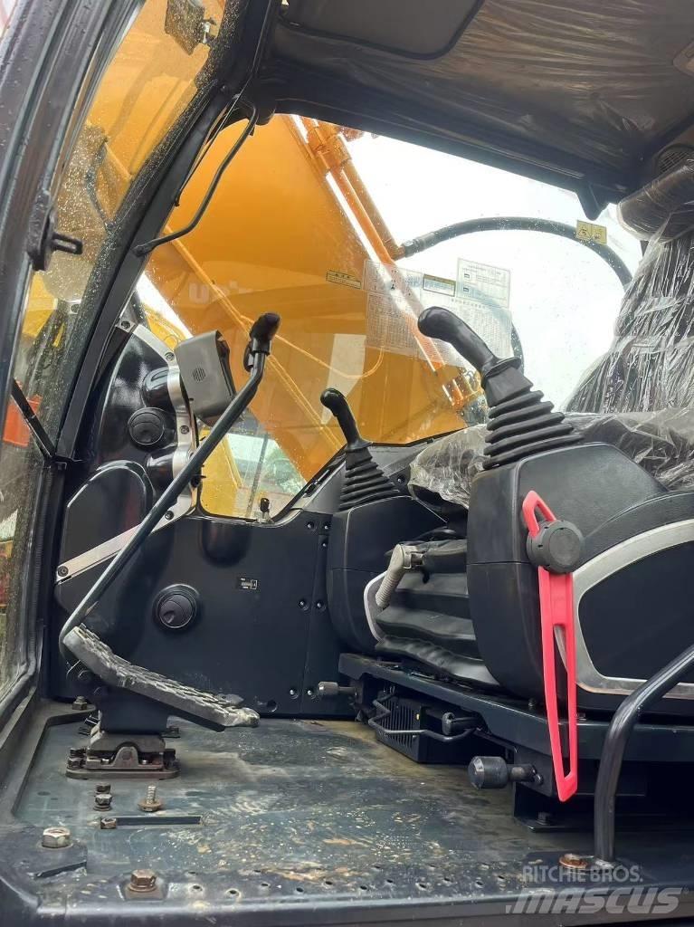 Hyundai R220LC-9S Pelle sur pneus