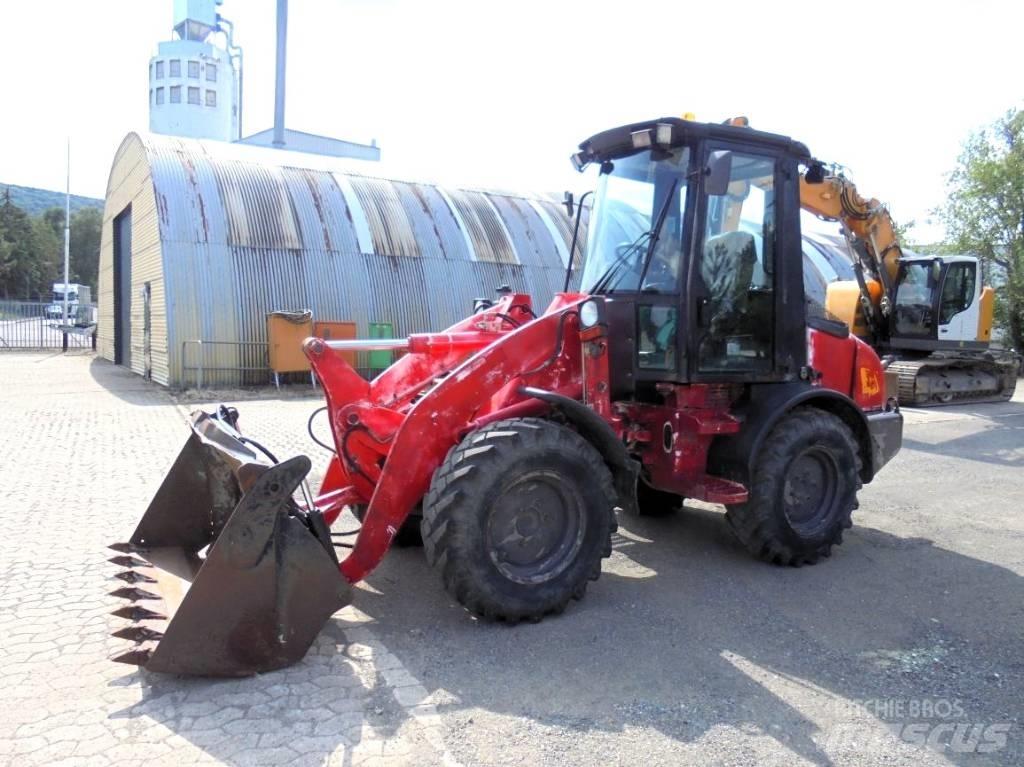 JCB 407 Chargeuse sur pneus