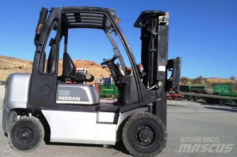 Nissan FD02A25Q Chariots diesel