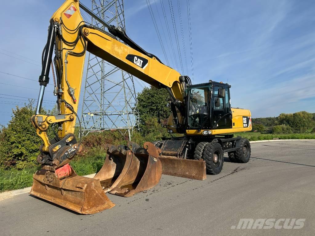 CAT M 322 D Pelle sur pneus