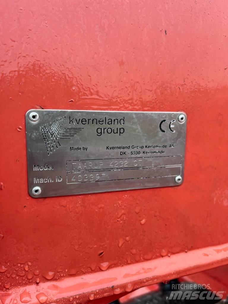 Kverneland 853 Dérouleuse, pailleuse