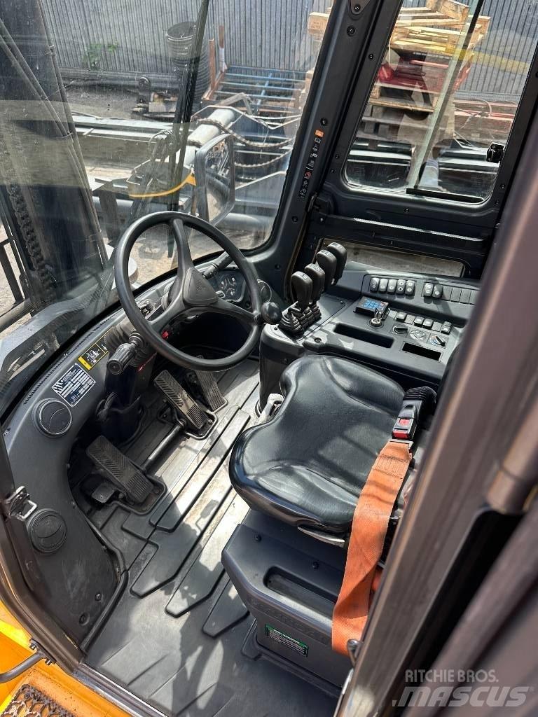 Hyundai 70 D-9 Chariots diesel