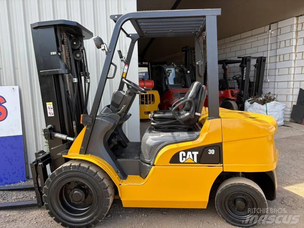 CAT DP30NT Chariots diesel