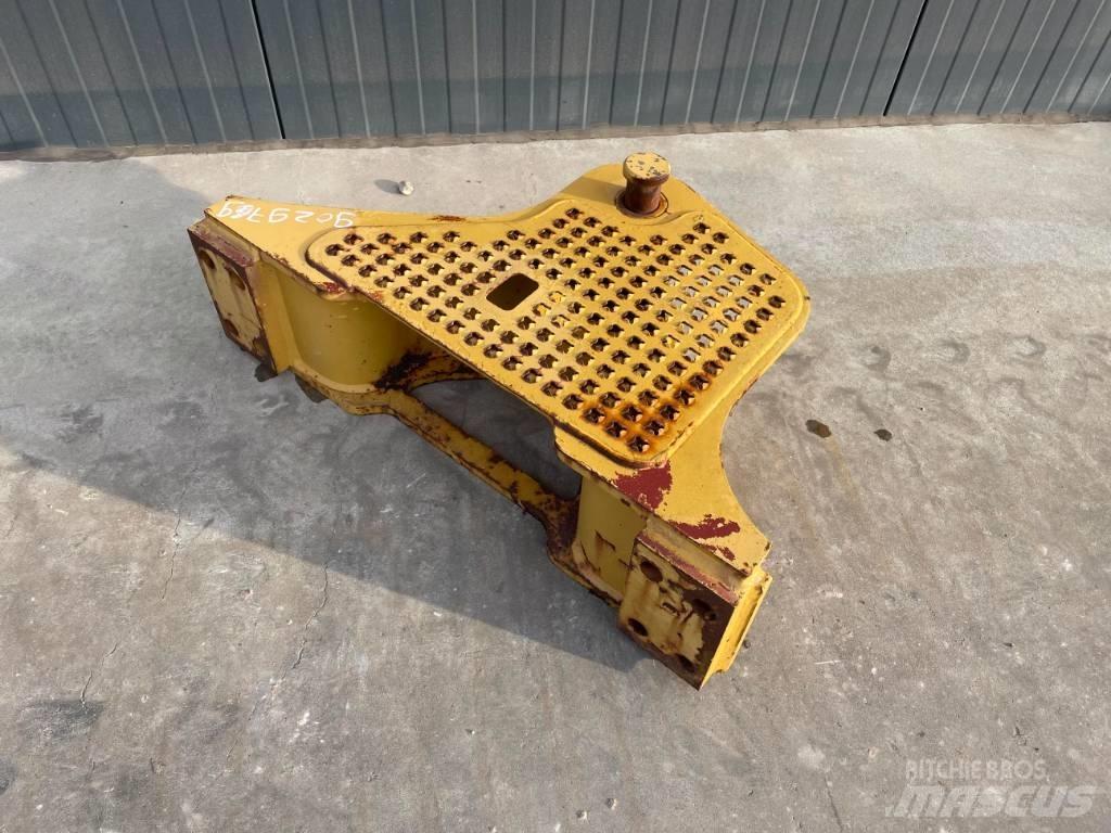 CAT D6K Zugtraverse Autres accessoires