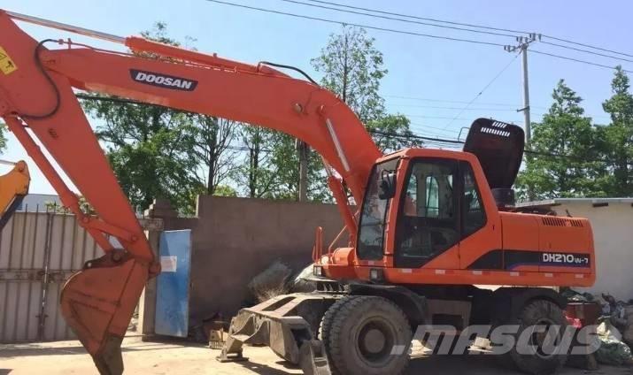 Doosan DH210W Pelle sur pneus