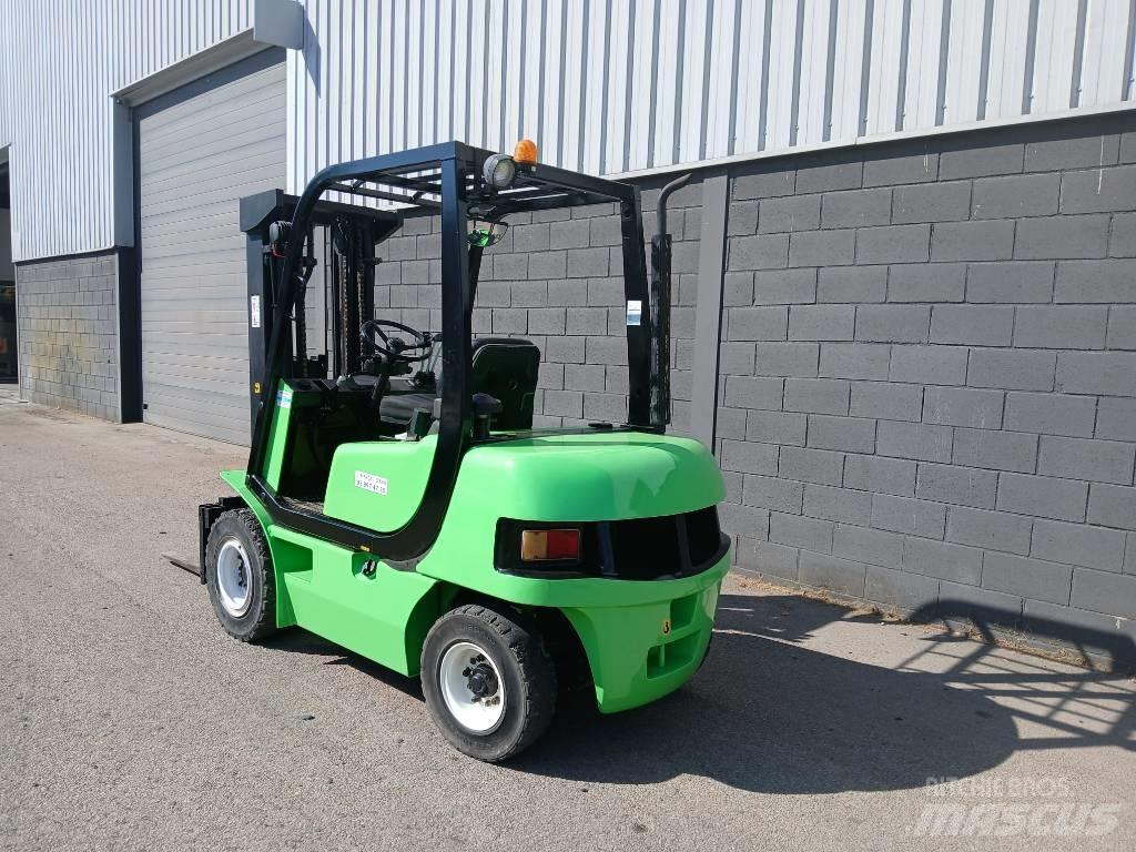 Clark CMP 25 Chariots diesel