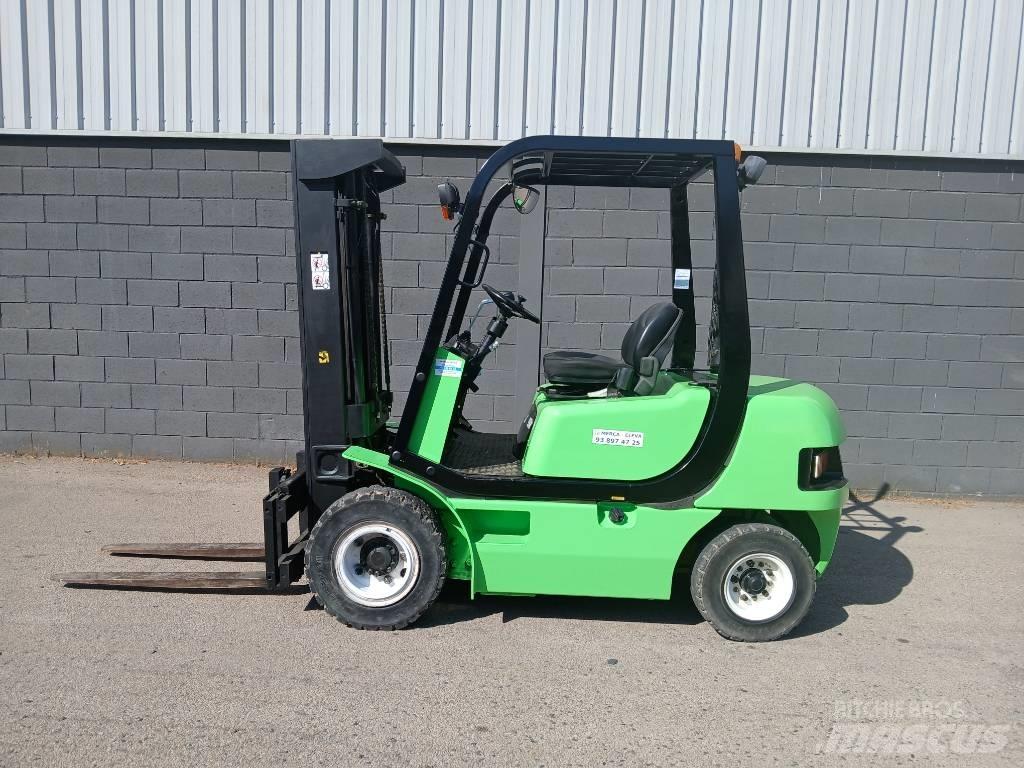 Clark CMP 25 Chariots diesel