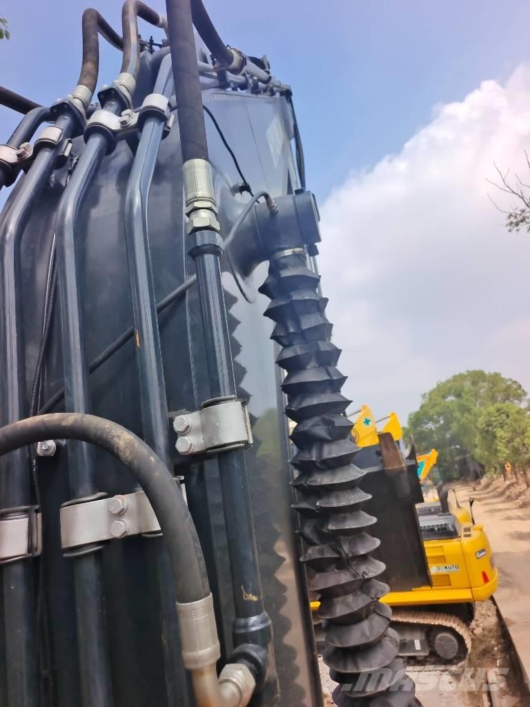 Hyundai HX 220 Pelle sur chenilles