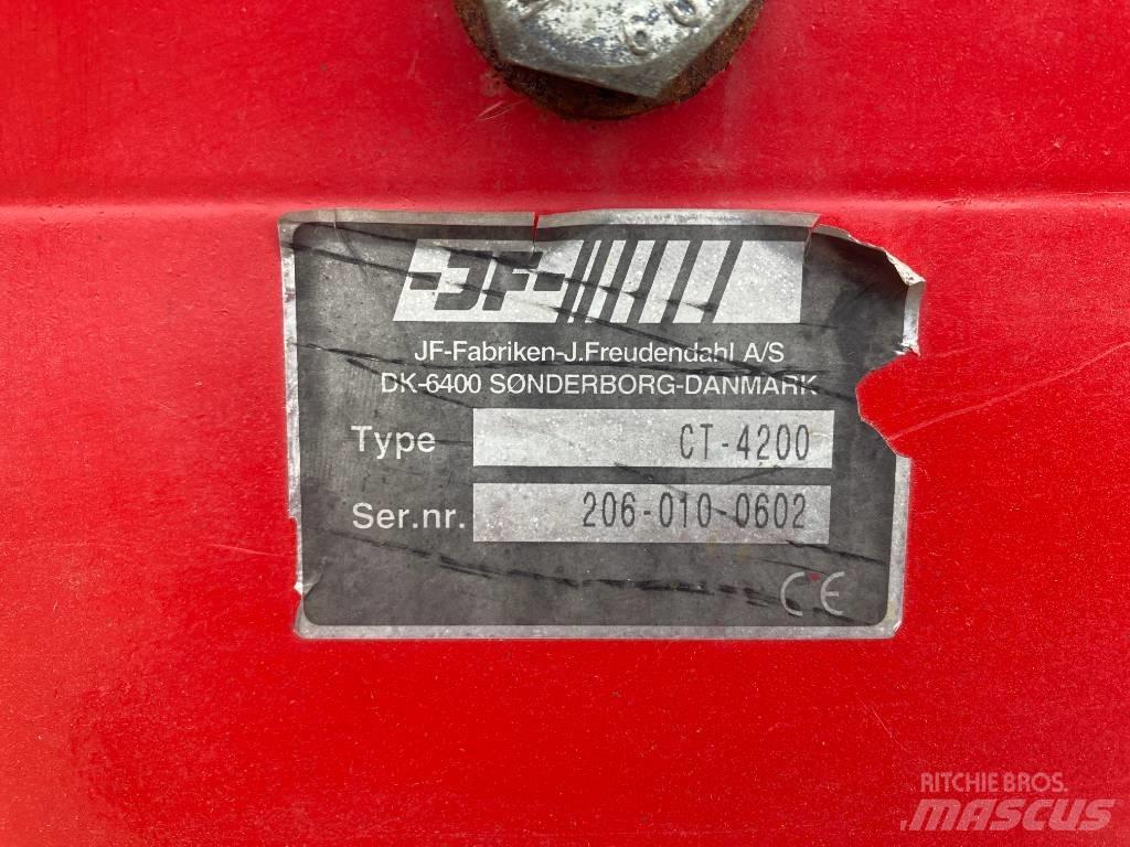 JF CT 4200 Remorque autochargeuse
