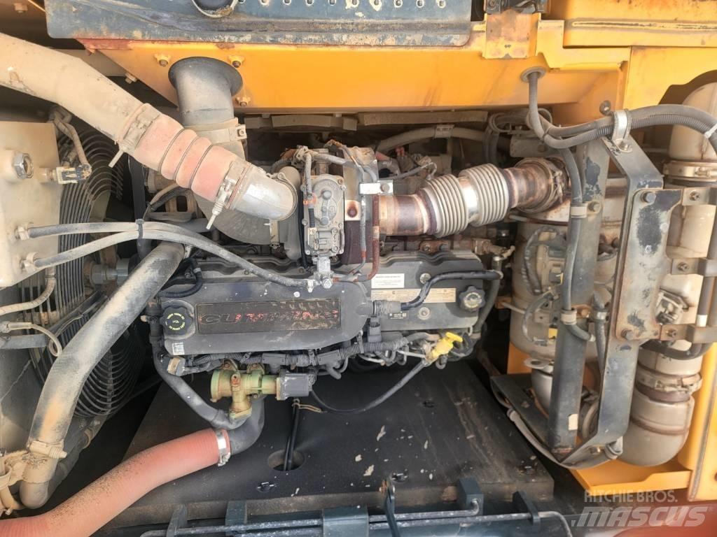 Hyundai HX 220 Pelle sur chenilles