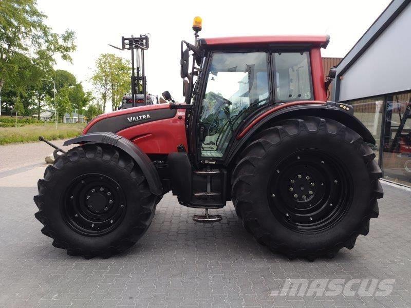 Valtra N 141 Tracteur