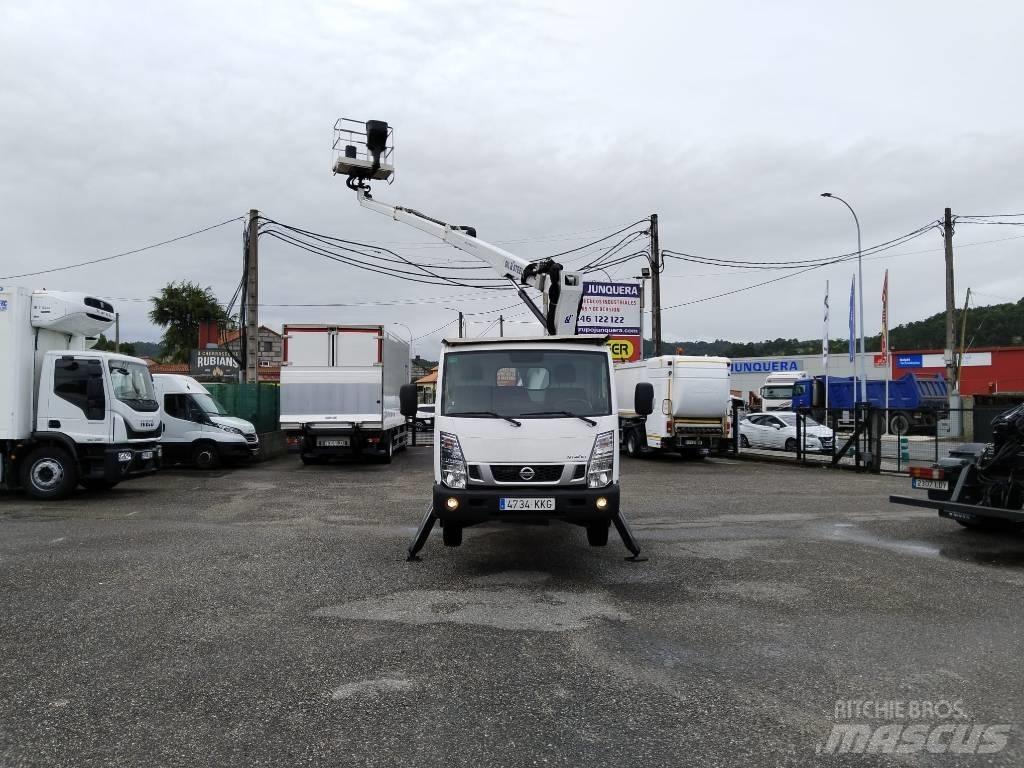 Nissan CABSTAR 35.13 Camion plateau ridelle avec grue