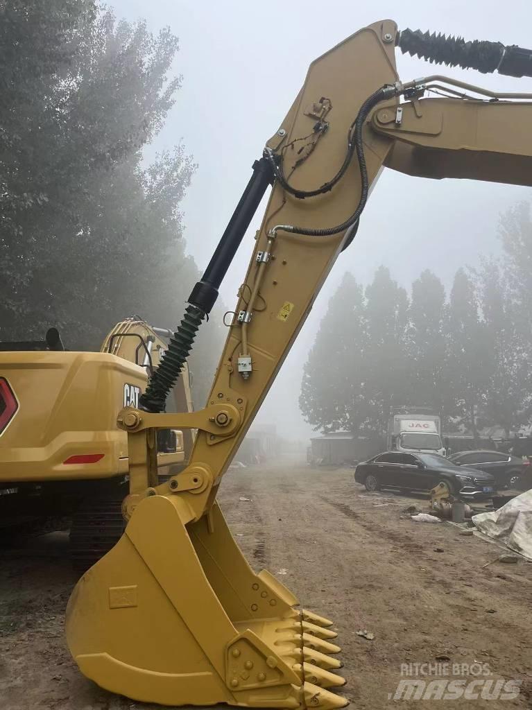 CAT 2021 CAT 330 Pelle sur pneus