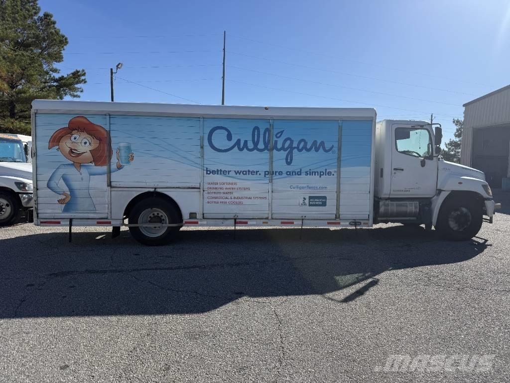 Hino 338 Camion de livraison de boisson