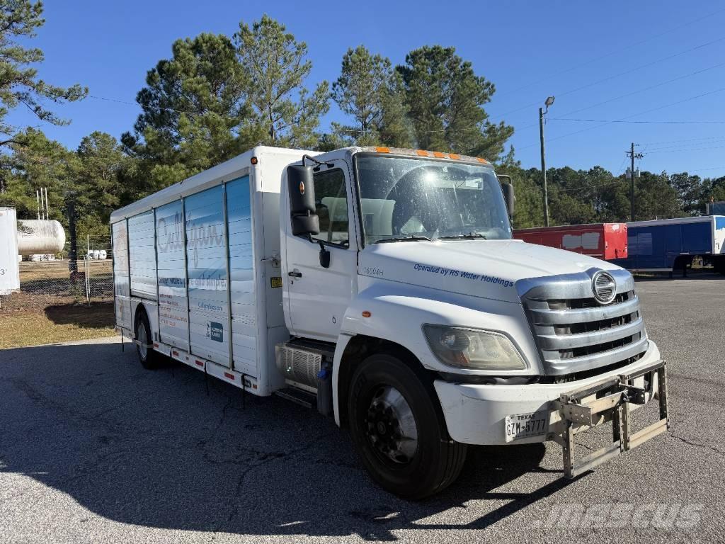 Hino 338 Camion de livraison de boisson