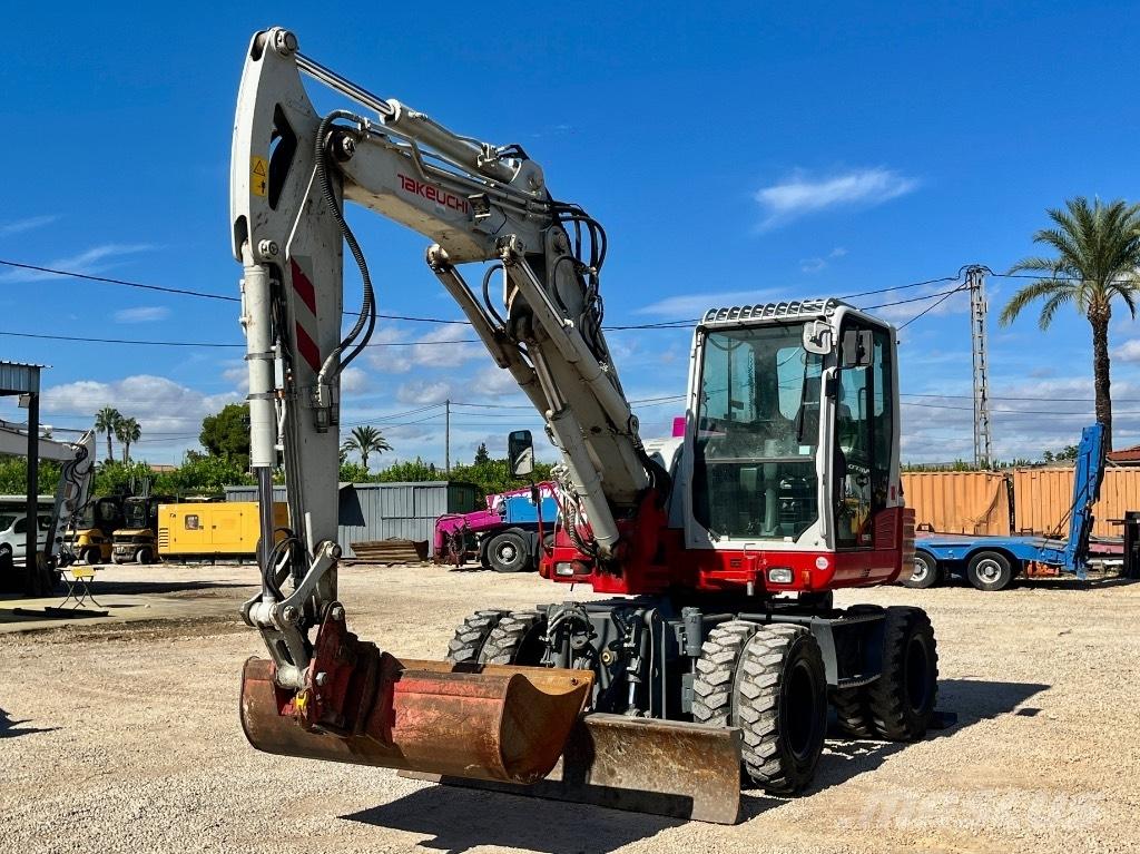 Takeuchi TB 295 W Pelle sur pneus