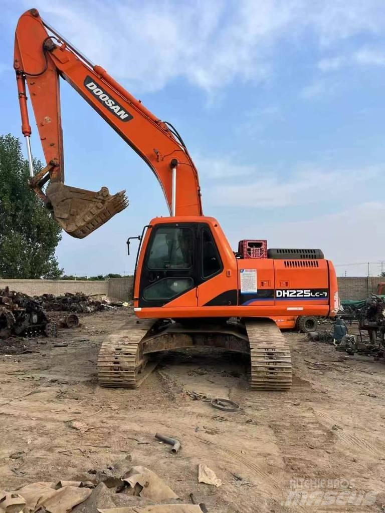 Doosan DH 225 LC-9 Pelle sur chenilles
