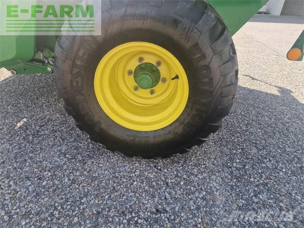 John Deere F441M Presse cubique