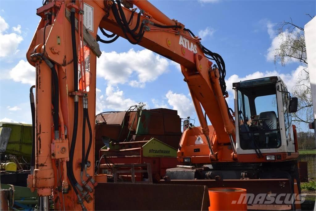Atlas 1404 M Pelle sur pneus