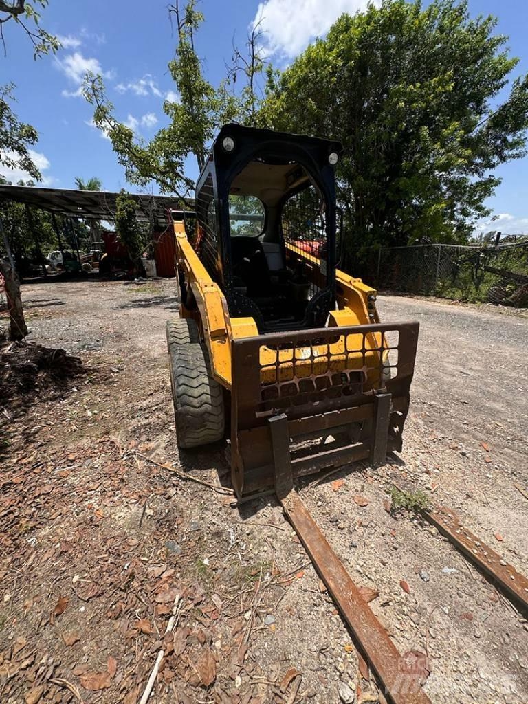 CAT 242 D Chargeuse compacte