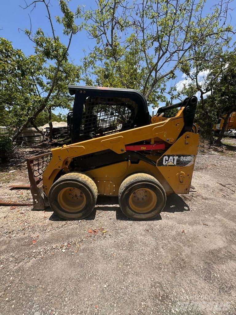 CAT 242 D Chargeuse compacte
