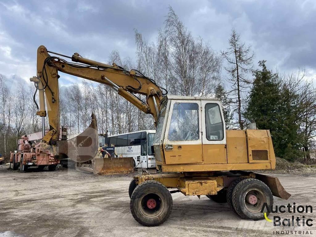Liebherr A 900 C Pelle sur pneus