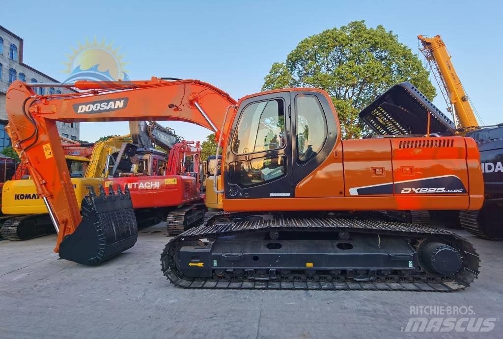 Doosan DX 225 LC Pelle sur chenilles