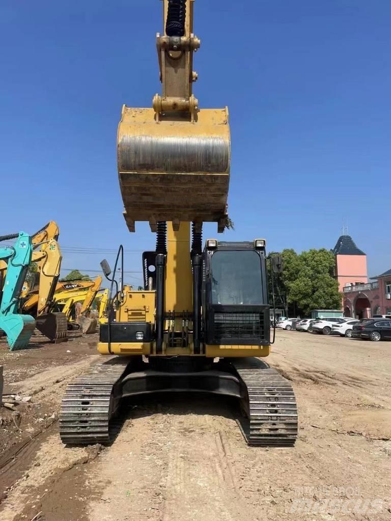 CAT 323 D Pelle sur chenilles