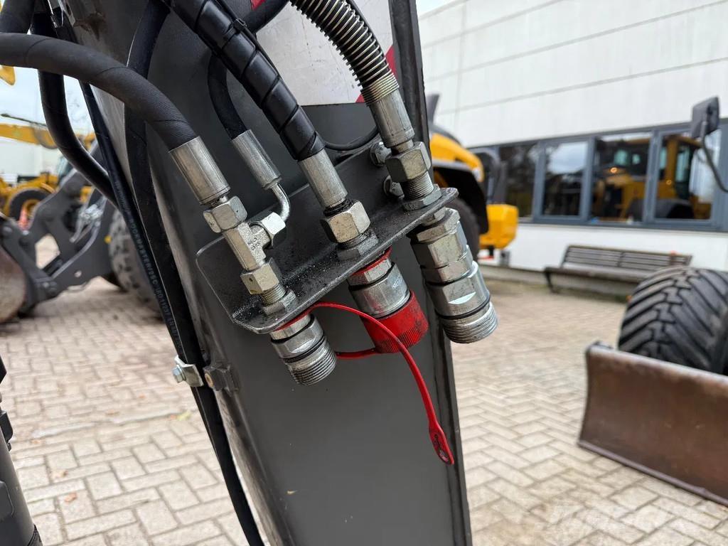 Volvo EW60 Pelle sur pneus