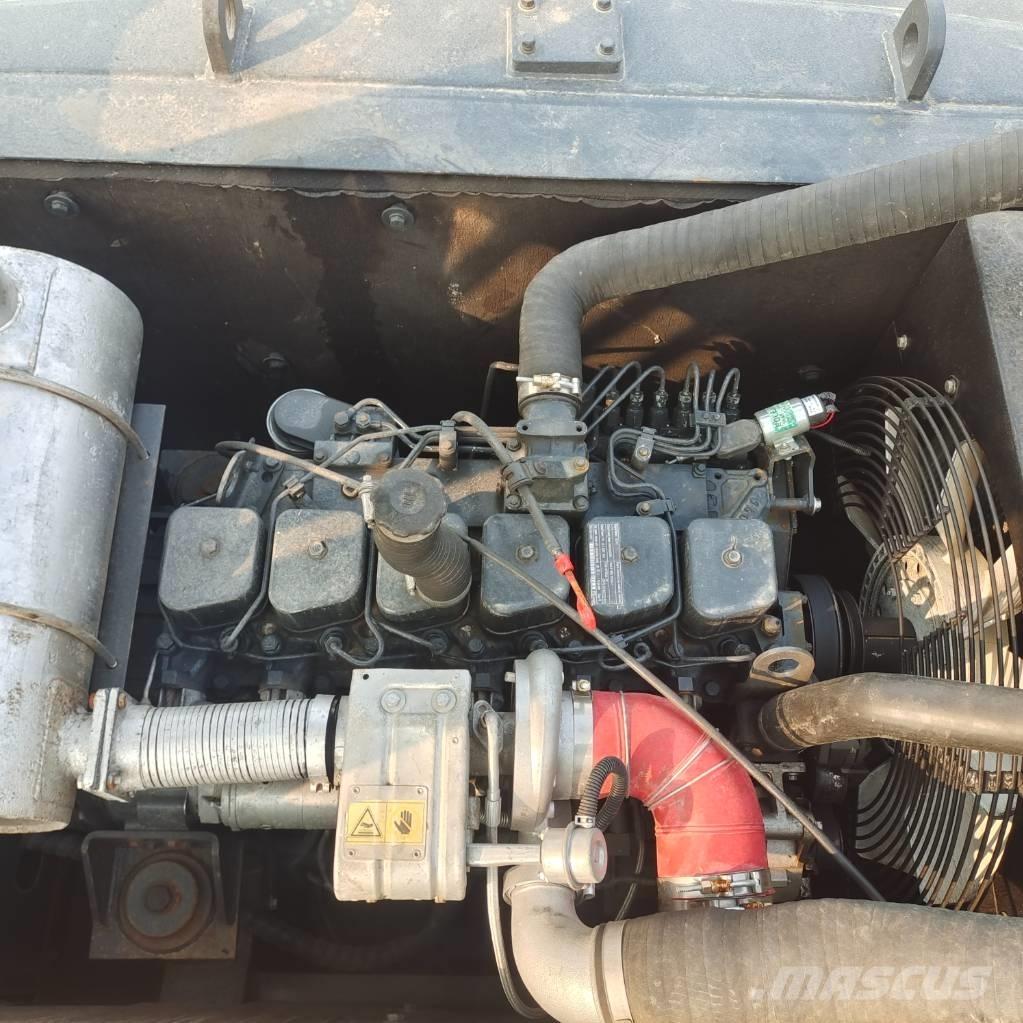 Hyundai R220LC-9S Pelle sur chenilles