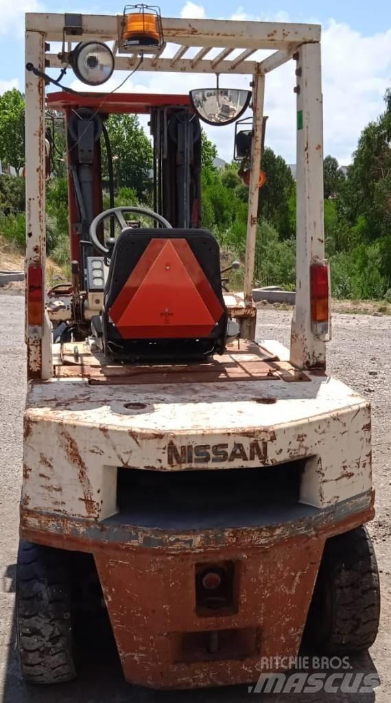 Nissan EH02A20U Chariots diesel