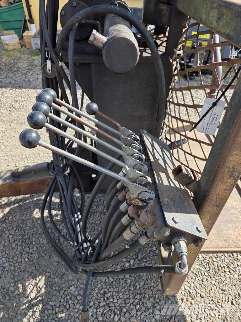 Mowi 1840 Remorque forestière avec grue