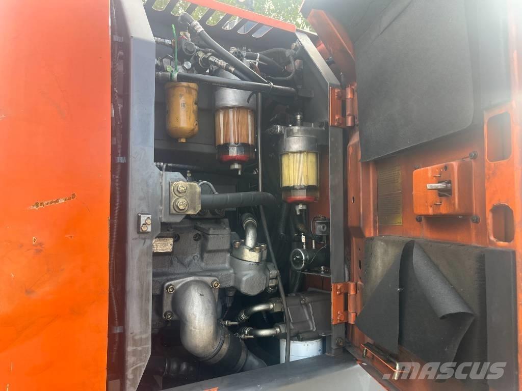 Hitachi ZX 145 W-3 Pelle sur pneus