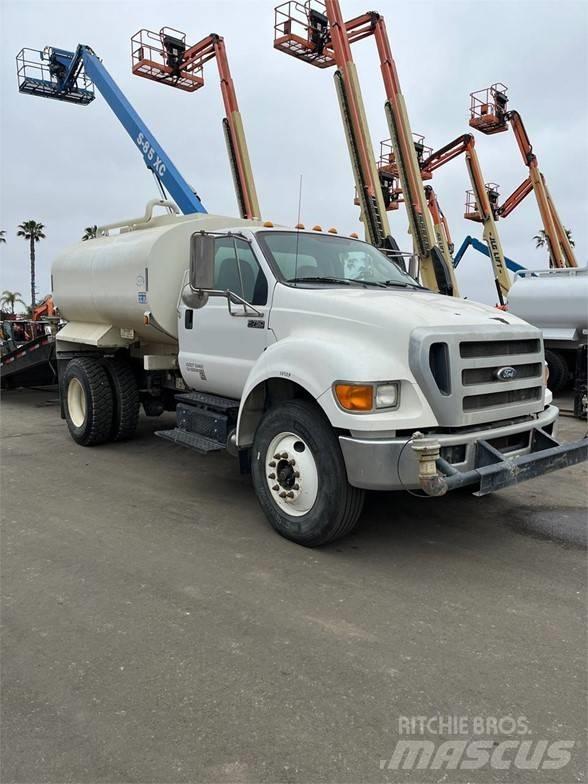 Ford F750 Motrici cisterna