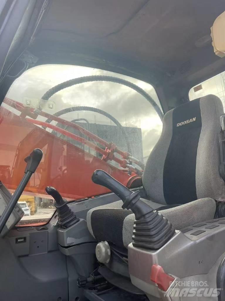 Doosan DX300LC-9C Pelle sur chenilles