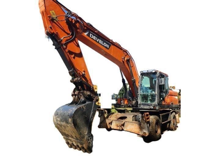 Doosan DX 210 W Pelle sur pneus