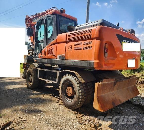 Doosan DX 210 W Pelle sur pneus