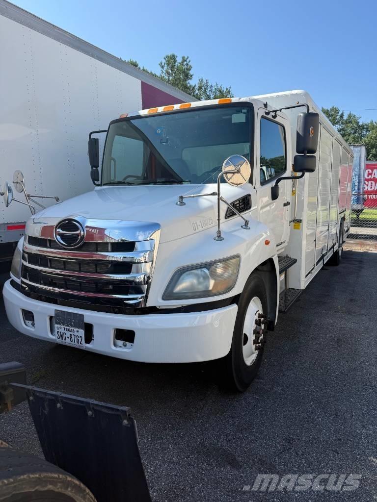 Hino 338 Camion de livraison de boisson