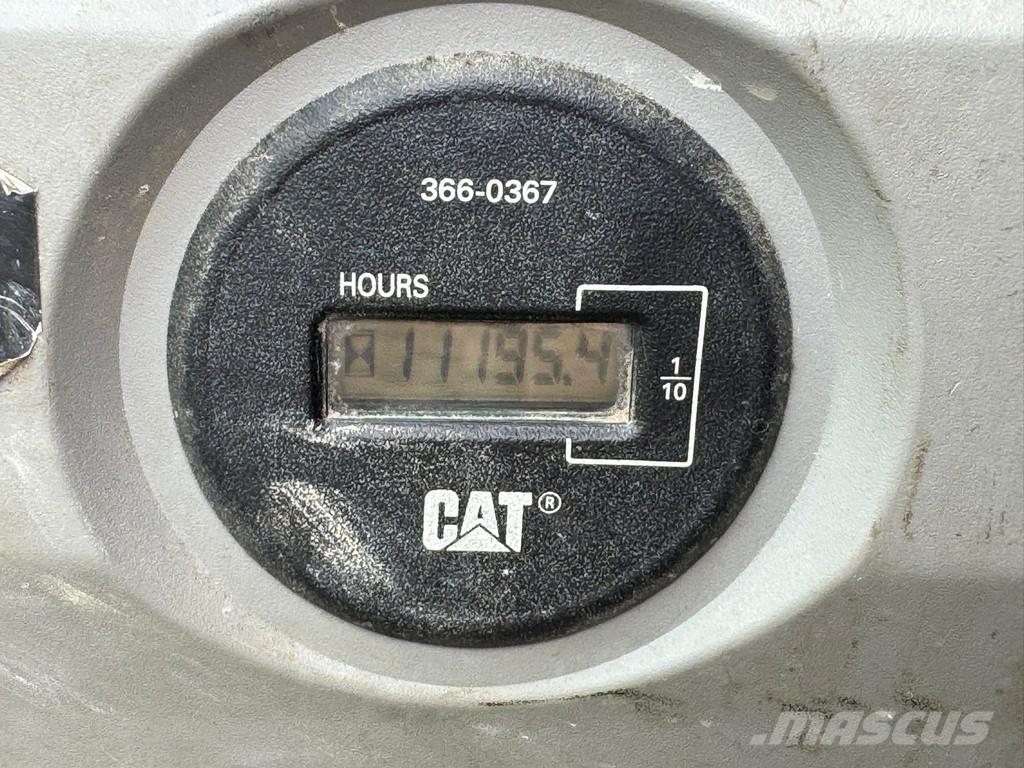 CAT 323E Pelle sur chenilles