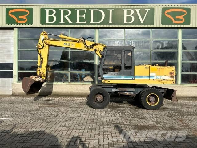 Etec 812 Pelle sur pneus